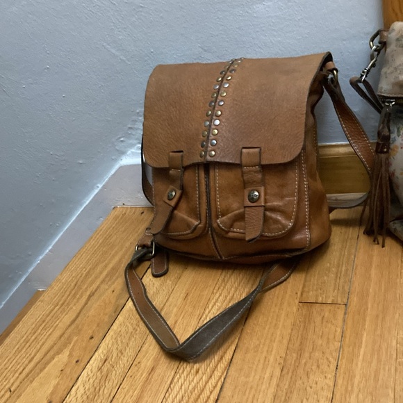 Leather shoulder bag. Leather is old looking - Picture 2 of 2